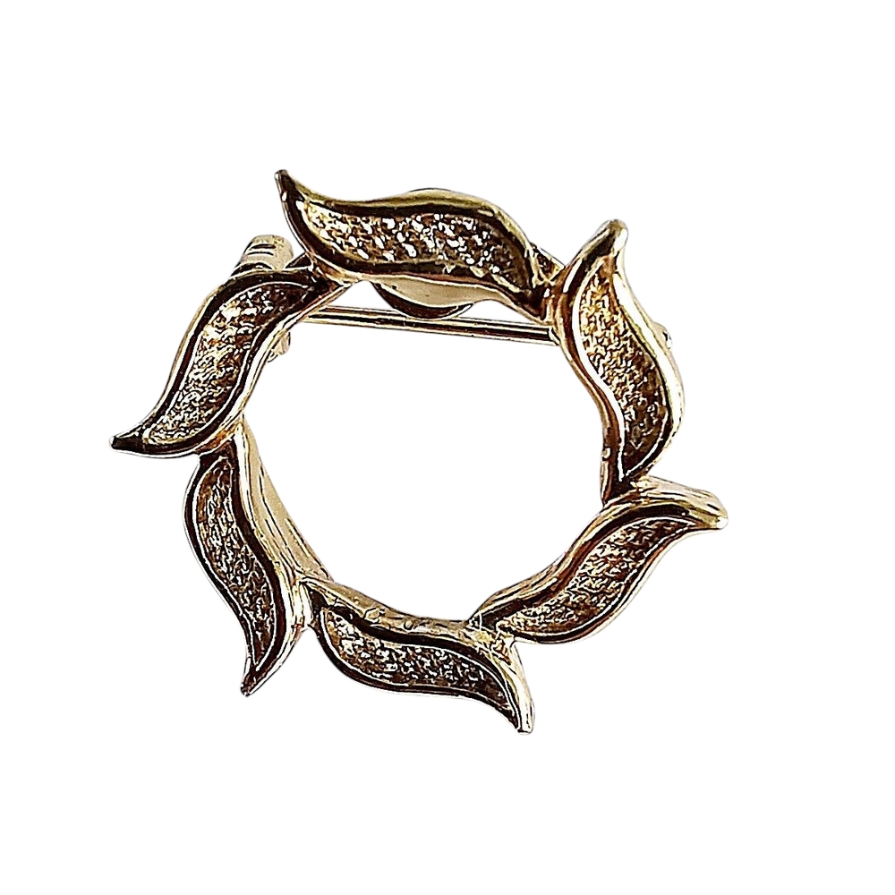 Elegant Gold Leaf Brooch